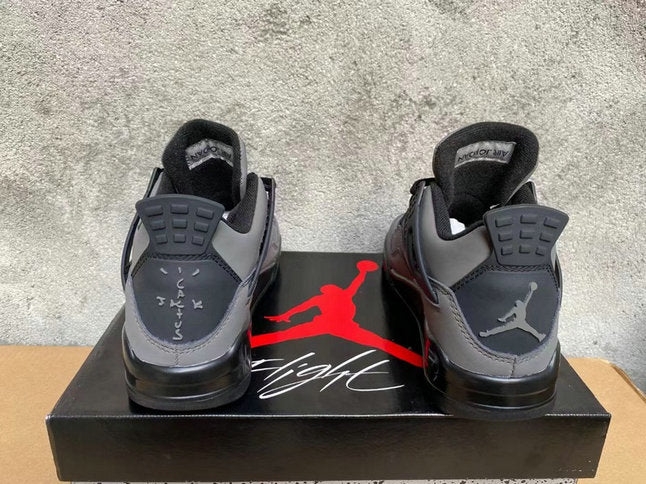 Premièrement : Les baskets Air Jordan 4 Femme se distinguent par leur design iconique et leur capacité à allier style et fonctionnalité.