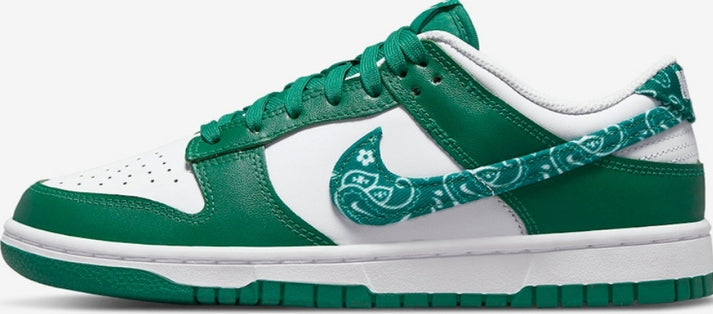 Baskets Nike SB Dunk femme Low Essential Paisley Pack Green