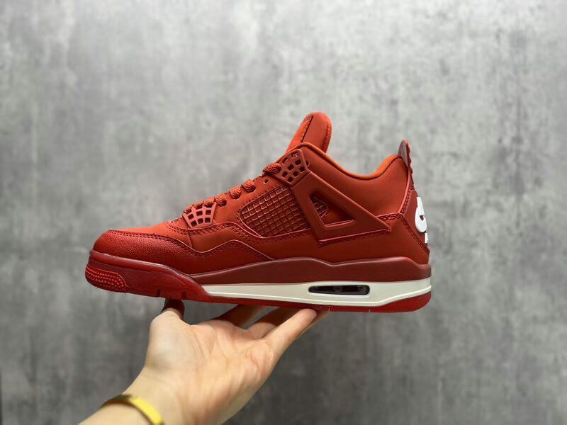 Premièrement : Les baskets Air Jordan 4 Femme se distinguent par leur design iconique et leur capacité à allier style et fonctionnalité.