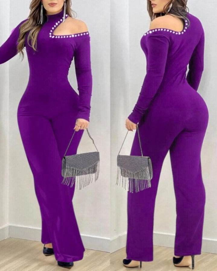 Premièrement : Brillez avec style grâce à cette Combinaison à épaules dénudées et col haut avec strass et manches longues, coupe slim évasée femme.
