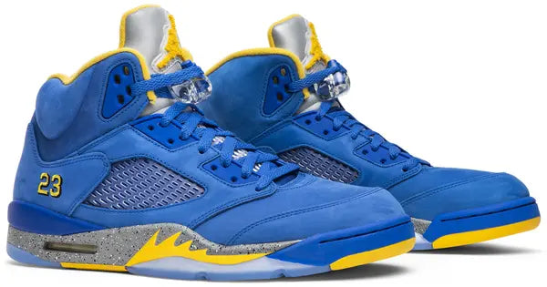 Premièrement, les baskets Air Jordan 5 Femme incarnent un mélange parfait de style audacieux et de performance exceptionnelle.