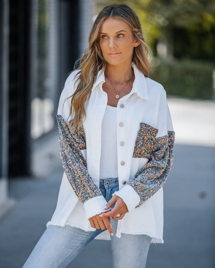 Premièrement : Apportez une touche d’éclat à votre look avec cette Veste décontractée à paillettes et patchwork à manches longues avec bouton sur le devant et ourlet brut femme 