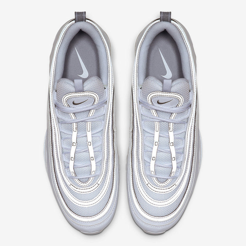 Les baskets Nike Air Max 97 Femme  sont des pièces maîtresses de la mode. Avec un look décontractée style iconique tendance olution emblématique de la ligne Nike, les Nike Air Max 97 sont un témoignage de l'engagement de Nike à combiner style et innovation.