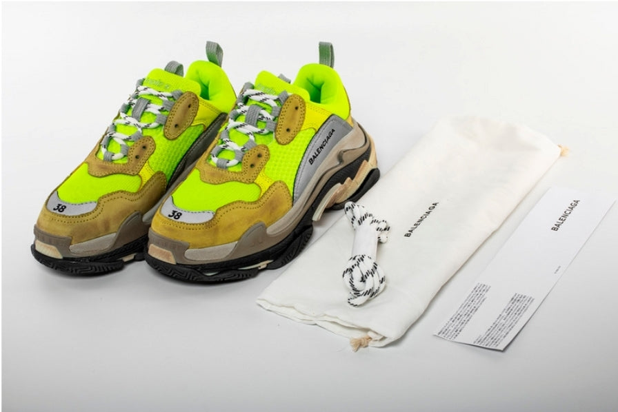 les sneakers Balenciaga Triple S "Beige Green Yellow" Femme sont un témoignage de l'engagement de Balenciaga à combiner style et innovation.