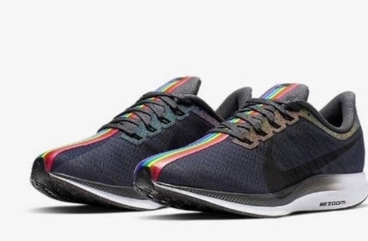 Les baskets Nike Air Zoom Femme se démarquent par leur design sportif et moderne, conçu pour maximiser les performances exceptionnelles 