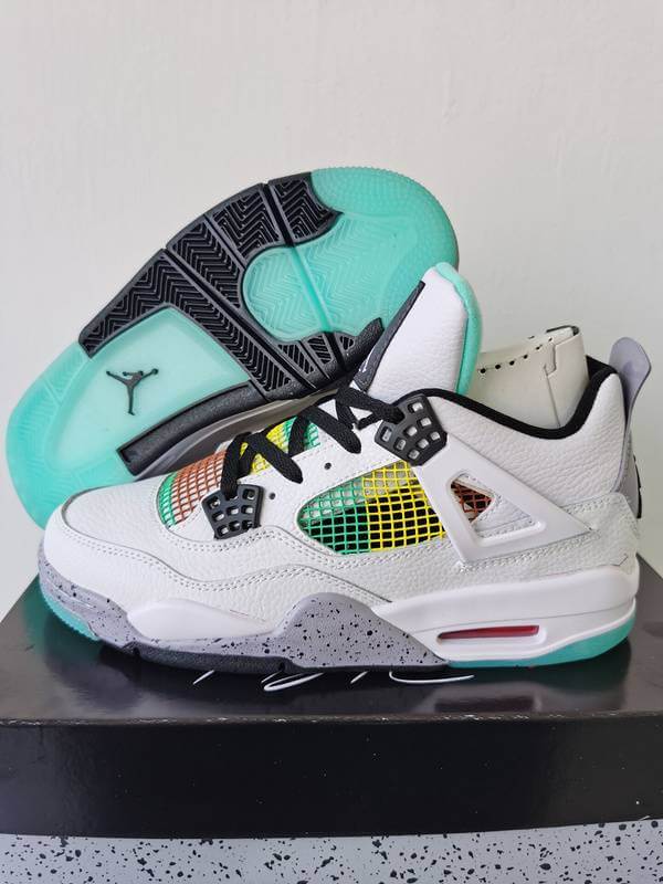 Premièrement : Les baskets Air Jordan 4 Femme se distinguent par leur design iconique et leur capacité à allier style et fonctionnalité.