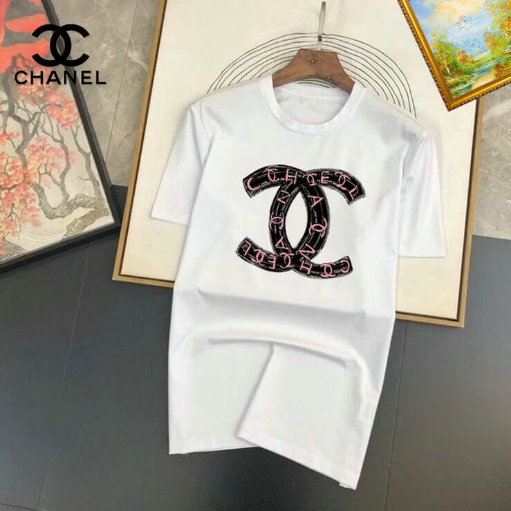 les T-shirts Chanel Femme offrent une élégance et un confort inégalés. Au meilleur prix. Le moins cher design emblématique.