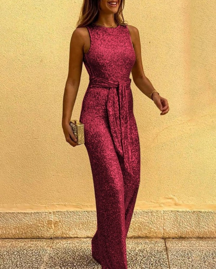 Premièrement : Les combinaisons à paillettes incarnent l’alliance parfaite entre glamour et modernité, offrant une silhouette élégante et audacieuse.
