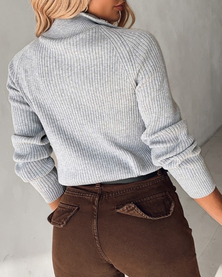 Knitted sweater with turn-down collar and zipper