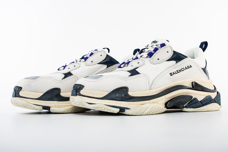les sneakers Balenciaga Triple S "Beige Green Yellow" Femme sont un témoignage de l'engagement de Balenciaga à combiner style et innovation.