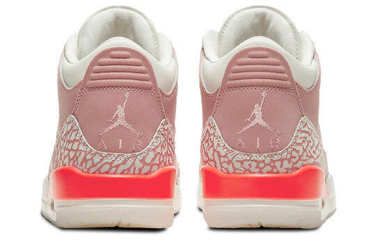 Premièrement, les baskets Air Jordan 3 Femme sont un symbole de style intemporel et de performance de haut niveau.