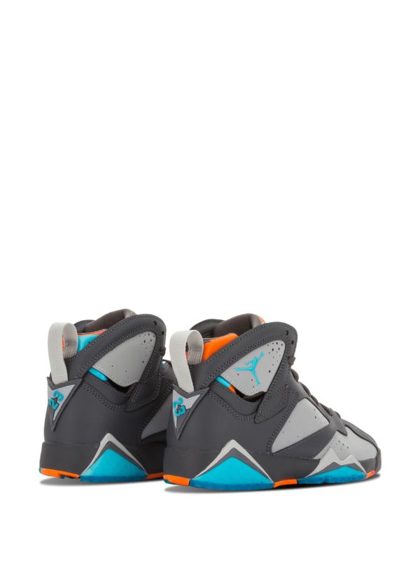 Premièrement, les baskets Air Jordan 7 Femme se distinguent par leur design iconique et leur confort exceptionnel.
