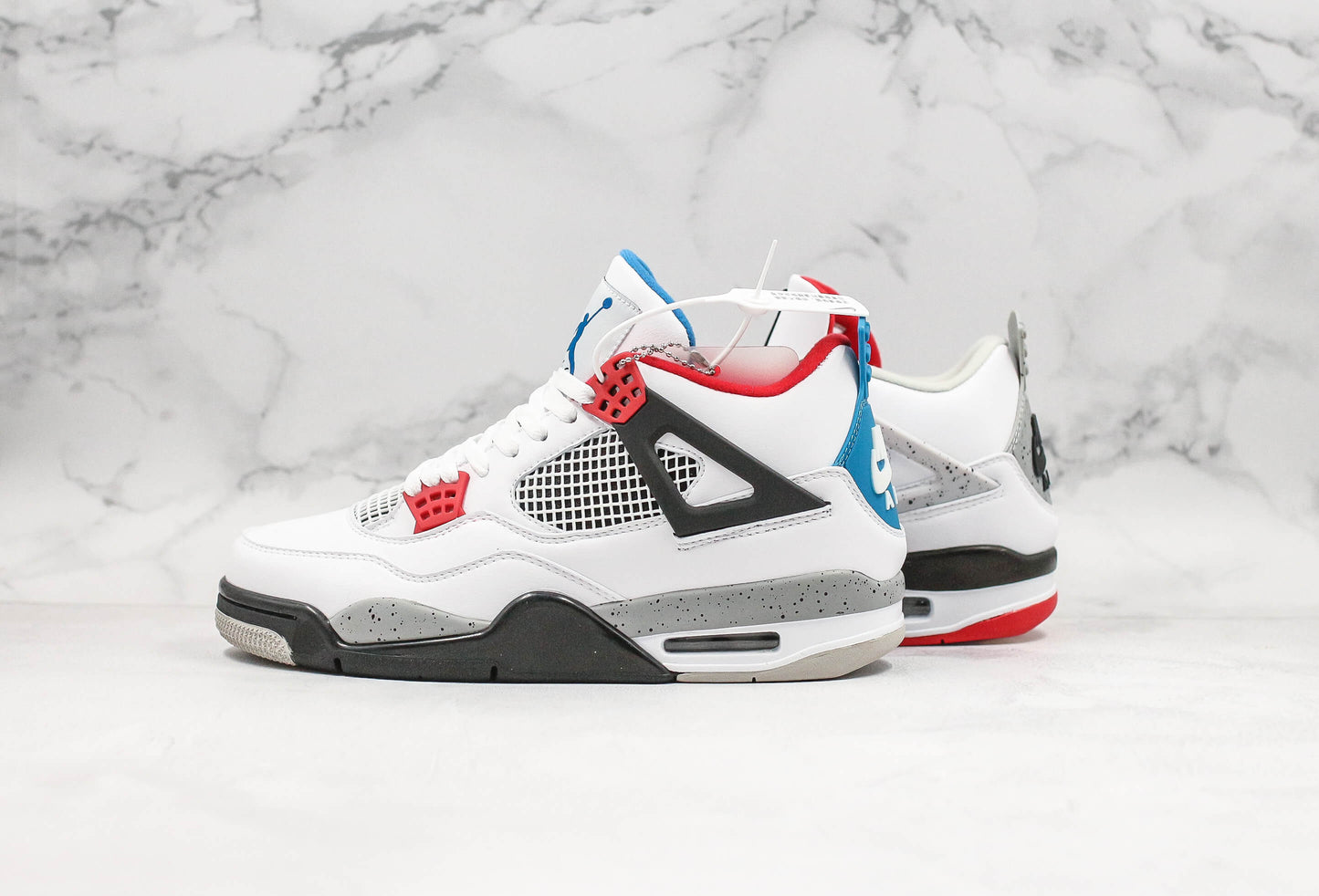 Premièrement : Les baskets Air Jordan 4 Femme se distinguent par leur design iconique et leur capacité à allier style et fonctionnalité.