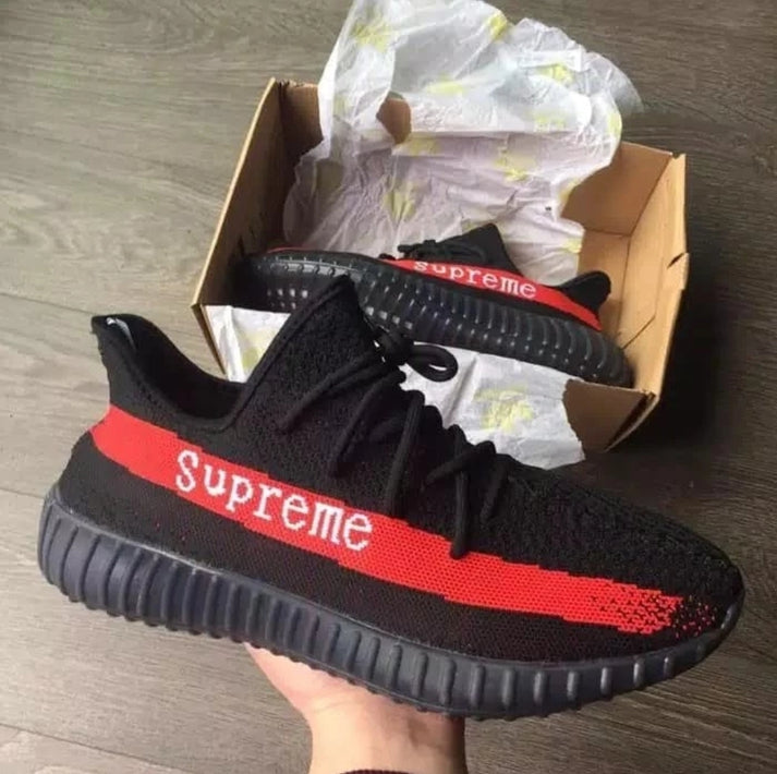 Les  Adidas Yeezy 350 Boost V2 Mono Mist Femme ,  entre Adidas et Kanye West, sont emblématiques pour leur design innovant et leur confort inégalé.