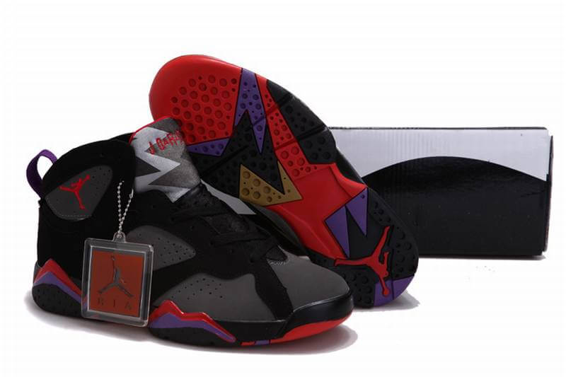 Premièrement, les baskets Air Jordan 7 Femme se distinguent par leur design iconique et leur confort exceptionnel.
