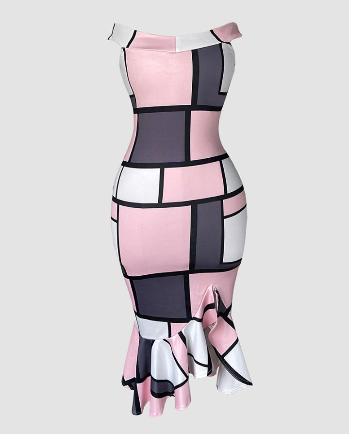 Premièrement : Cette Robe moulante à imprimé géométrique et épaules dénudées avec ourlet à volants et coupe ajustée femme .