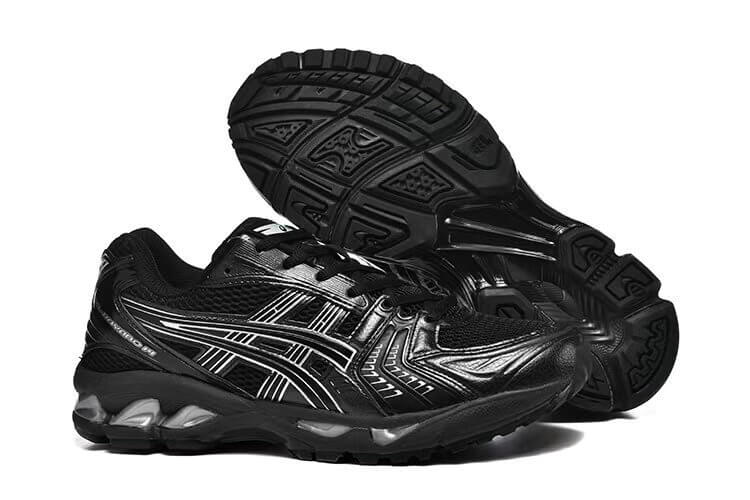Premièrement :Les baskets Asics GEL-KAYANO offrent une combinaison parfaite de style et de performance.