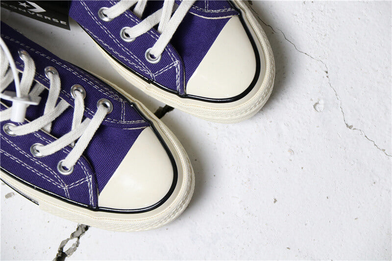 Premièrement : Les baskets Converse Femme se distinguent par leur design iconique et leur esthétique vintage.