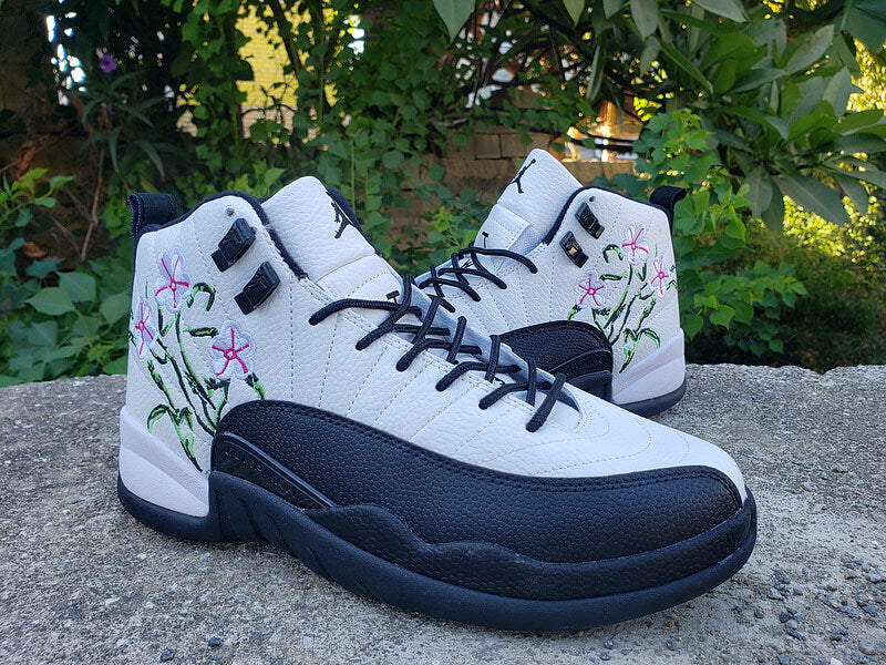 Premièrement : Les baskets Air Jordan 12 Femme combinent un style iconique à une performance inégalée, rendant hommage à l’héritage de Michael Jordan.