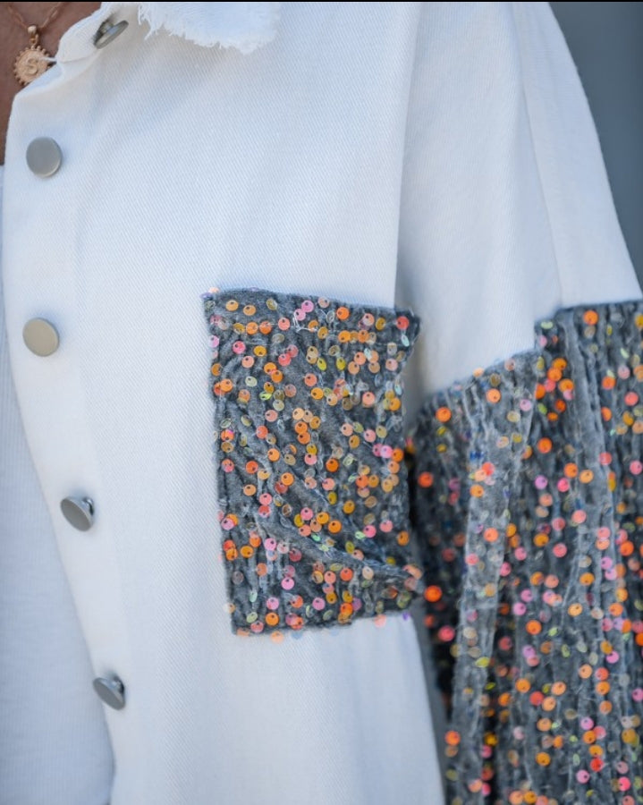 Premièrement : Apportez une touche d’éclat à votre look avec cette Veste décontractée à paillettes et patchwork à manches longues avec bouton sur le devant et ourlet brut femme 