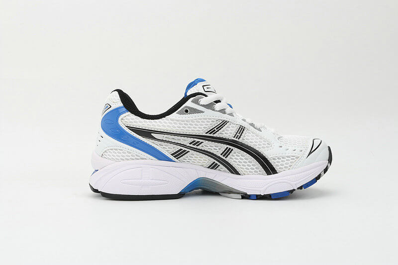 Résultats de l'engagement emblématique de la marque Asics à combiner style et innovation, les sneakers Asics Femme  sont des pièces maîtresses de la mode sportive.