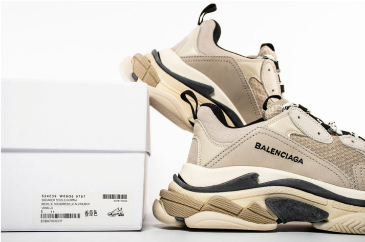 les sneakers Balenciaga Triple S "Beige Green Yellow" Femme sont un témoignage de l'engagement de Balenciaga à combiner style et innovation.
