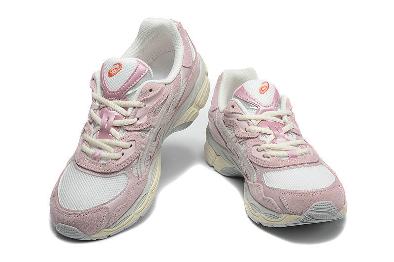 Premièrement :Les baskets Asics  offrent une combinaison parfaite de style et de performance.