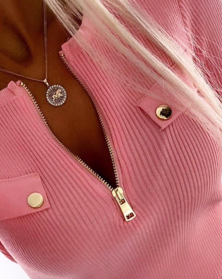 Round neck knitted sweater with zip closure