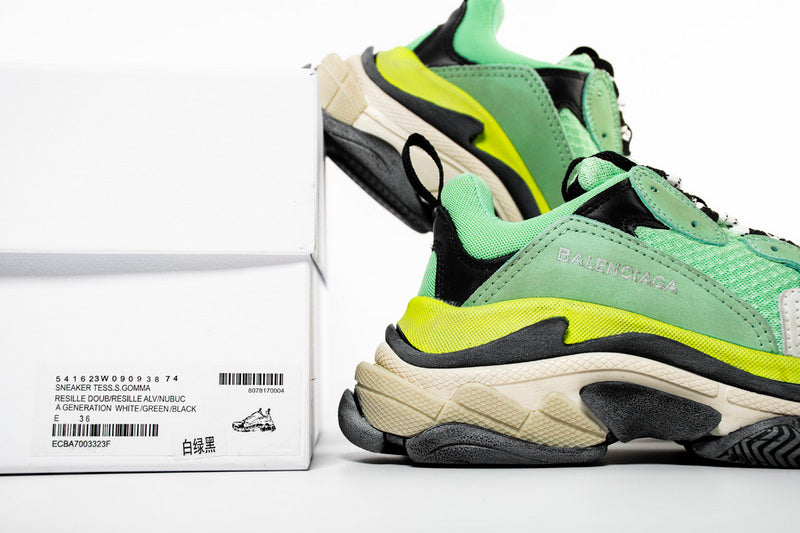 les sneakers Balenciaga Triple S "Beige Green Yellow" Femme sont un témoignage de l'engagement de Balenciaga à combiner style et innovation.