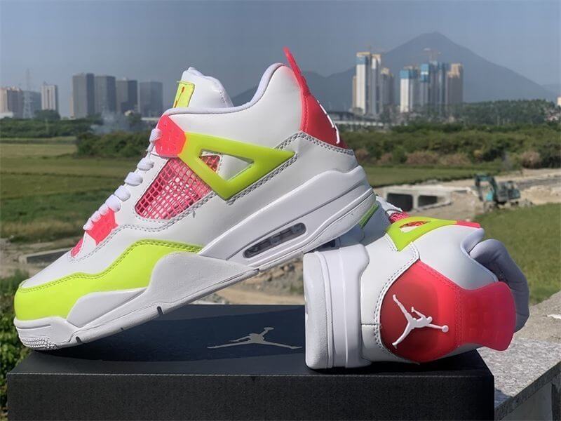 Premièrement : Les baskets Air Jordan 4 Femme se distinguent par leur design iconique et leur capacité à allier style et fonctionnalité.