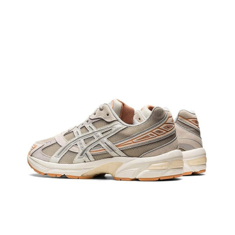 Premièrement :Les baskets Asics  offrent une combinaison parfaite de style et de performance.