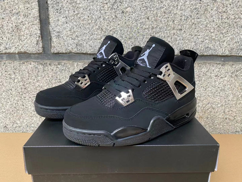 Premièrement : Les baskets Air Jordan 4 Femme se distinguent par leur design iconique et leur capacité à allier style et fonctionnalité.