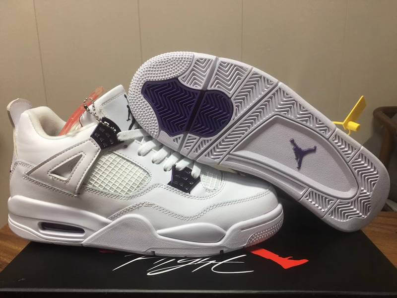 Premièrement : Les baskets Air Jordan 4 Femme se distinguent par leur design iconique et leur capacité à allier style et fonctionnalité.