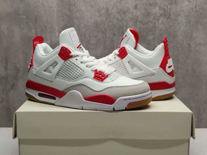 Premièrement : Les baskets Air Jordan 4 Femme se distinguent par leur design iconique et leur capacité à allier style et fonctionnalité.
