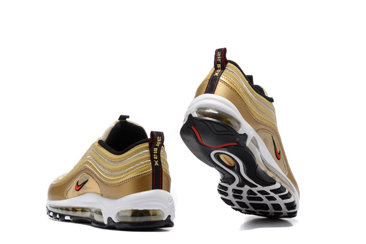 Les baskets Nike Air Max 97 Femme  sont des pièces maîtresses de la mode. Avec un look décontractée style iconique tendance olution emblématique de la ligne Nike, les Nike Air Max 97 sont un témoignage de l'engagement de Nike à combiner style et innovation.