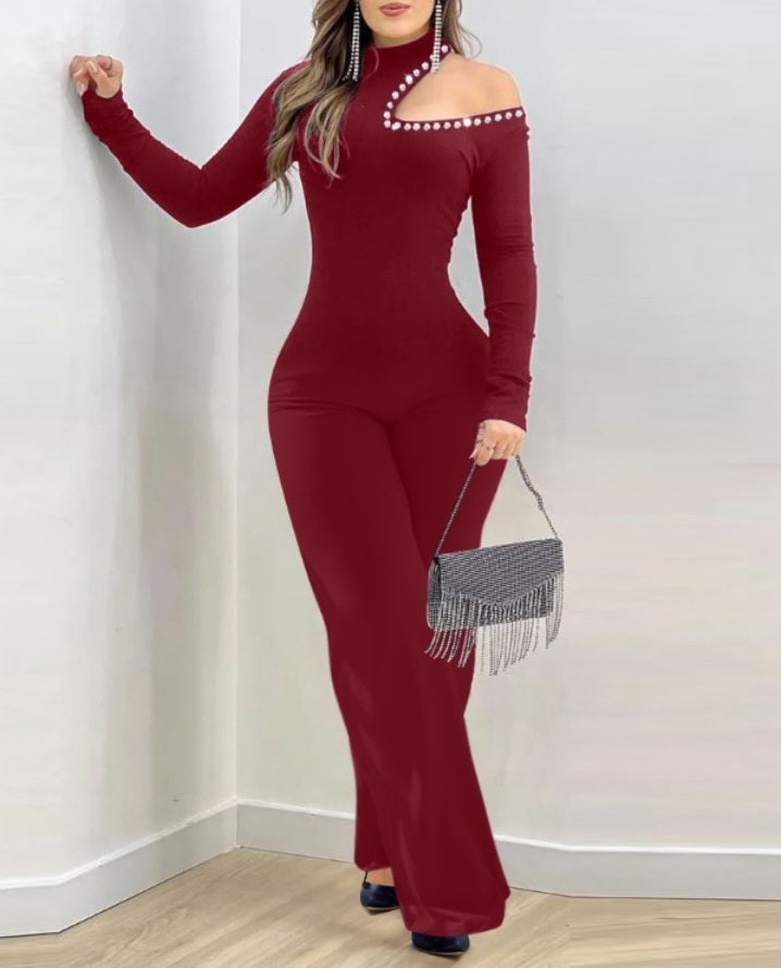 Premièrement : Brillez avec style grâce à cette Combinaison à épaules dénudées et col haut avec strass et manches longues, coupe slim évasée femme.