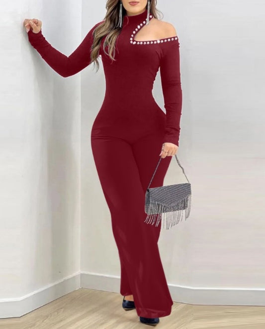 Premièrement : Brillez avec style grâce à cette Combinaison à épaules dénudées et col haut avec strass et manches longues, coupe slim évasée femme.