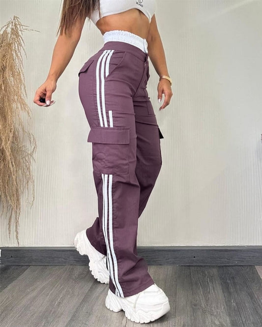 Premièrement : Ce Pantalon cargo taille haute extensible froncé à bandes rayées et poches Femme.