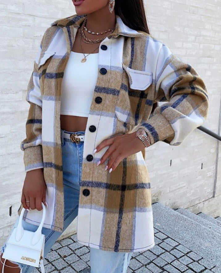 Premièrement : Adoptez un look chaleureux et tendance avec cette Veste à carreaux décontractée à manches longues et boutons pour l'automne femme.