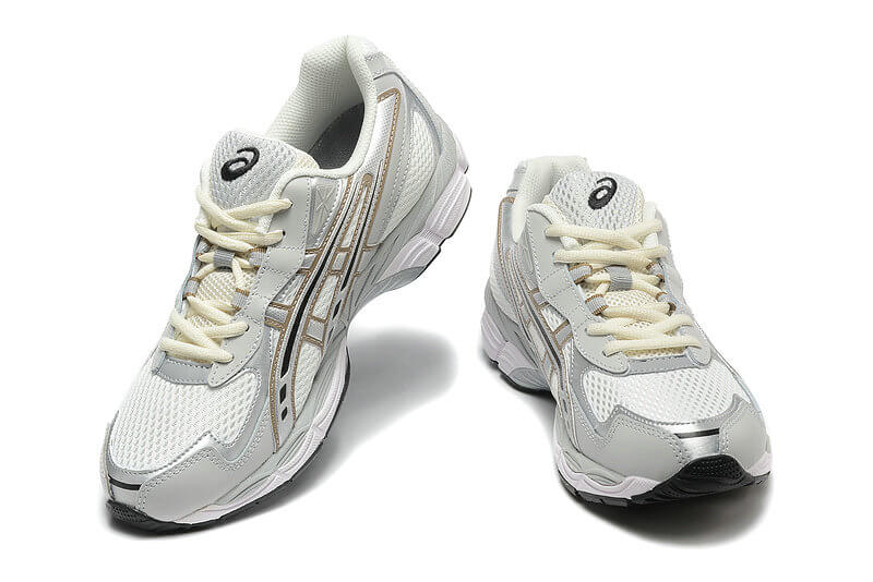Résultats de l'engagement emblématique de la marque Asics à combiner style et innovation, les sneakers Asics Femme  sont des pièces maîtresses de la mode sportive.