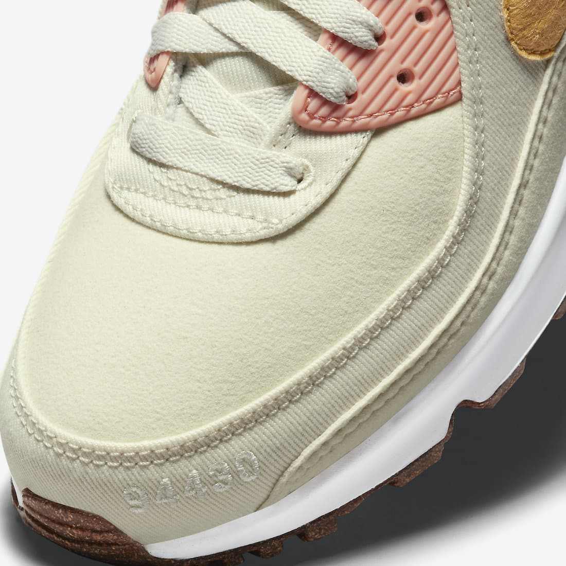 Les baskets Nike Air Max 90 Futura sont des pièces maîtresses de la mode.