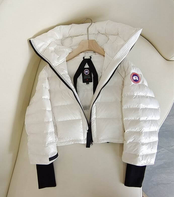 Résultat de l'évolution emblématique de la marque Canada G00se Femme, la Doudoune Canada G00se Femme est un témoignage de l'engagement de Canada G00se à combiner style,