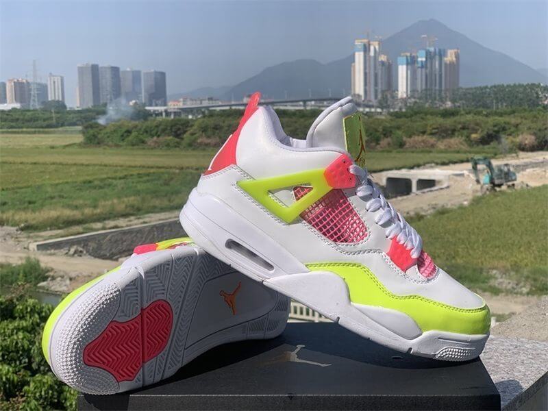 Premièrement : Les baskets Air Jordan 4 Femme se distinguent par leur design iconique et leur capacité à allier style et fonctionnalité.