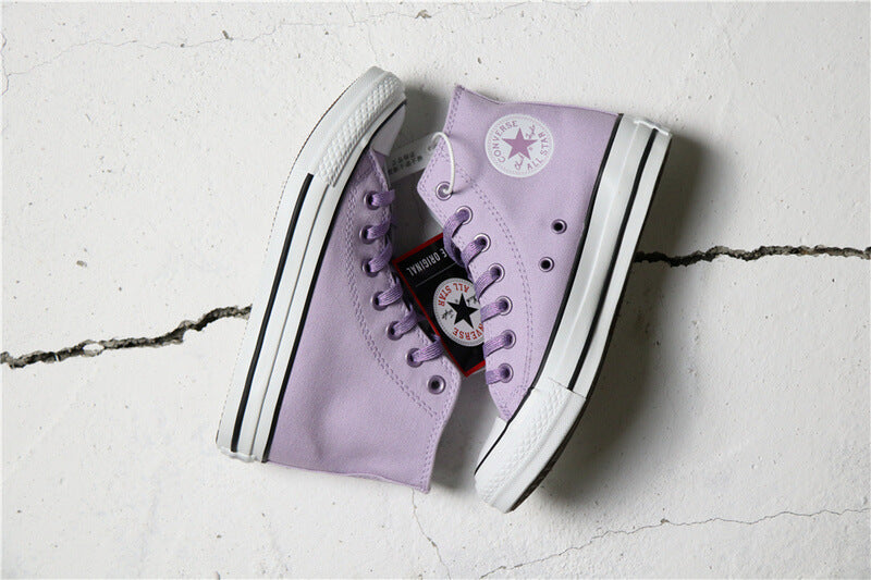 Premièrement : Les baskets Converse Femme se distinguent par leur design iconique et leur esthétique vintage.