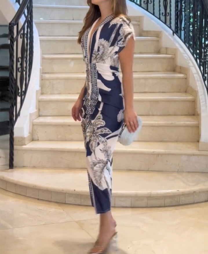 Premièrement : La  Robe moulante vintage baroque à manches longues et décolleté en V plongeant Femme.