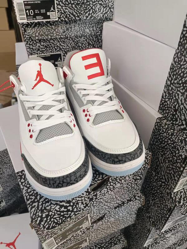 Premièrement, les baskets Air Jordan 3 Femme sont un symbole de style intemporel et de performance de haut niveau.