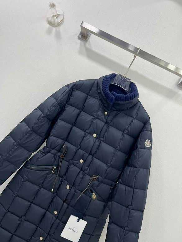 Premièrement : Les doudounes Moncler Femme, ainsi que les manteau Moncler Femme, incarnent un style et un raffinement incomparables.
