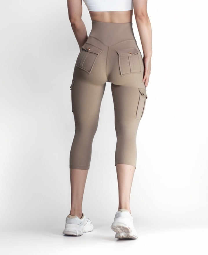 Premièrement : Ce Legging de motard taille haute avec poches à rabat pour soulever les fesses.