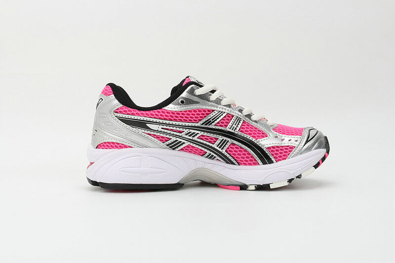 Résultats de l'engagement emblématique de la marque Asics à combiner style et innovation, les sneakers Asics Femme  sont des pièces maîtresses de la mode sportive.