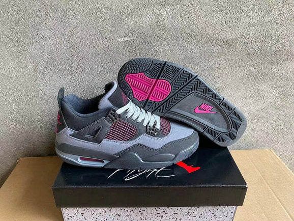 Premièrement : Les baskets Air Jordan 4 Femme se distinguent par leur design iconique et leur capacité à allier style et fonctionnalité.